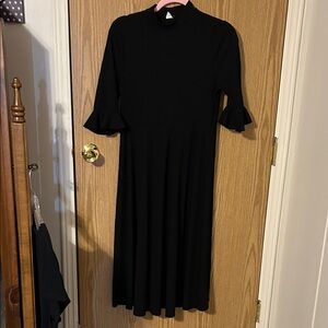 Chic Black Midi Dress with Ruffled Sleeves